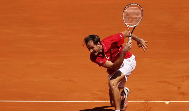 开云-梅德维德夫结束“三大赛”8连败 “红土天残”开窍了？