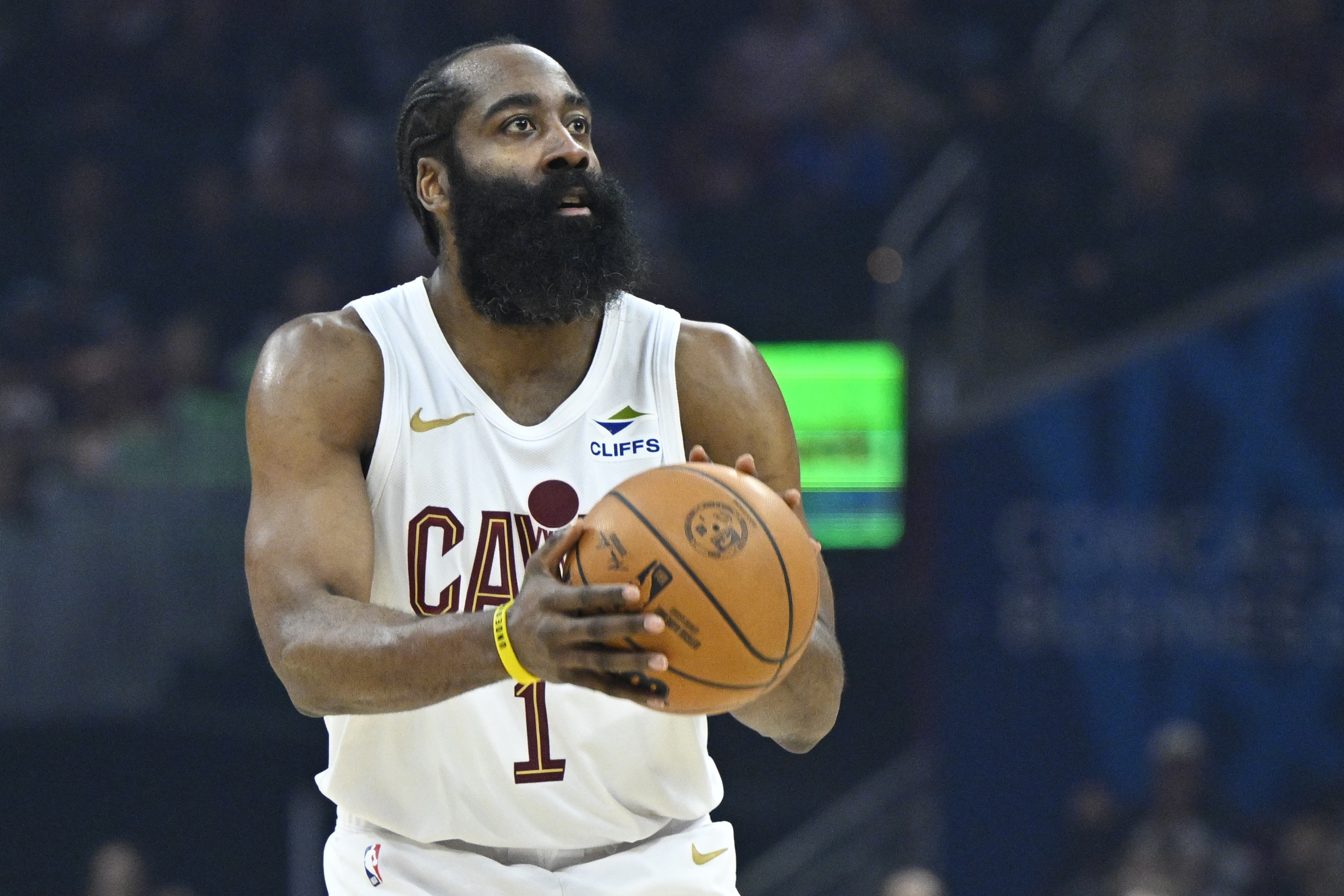 开云-22年首轮4-2！哈登上次季后赛打猛龙场均19分10.2助&amp;命中率40.5%